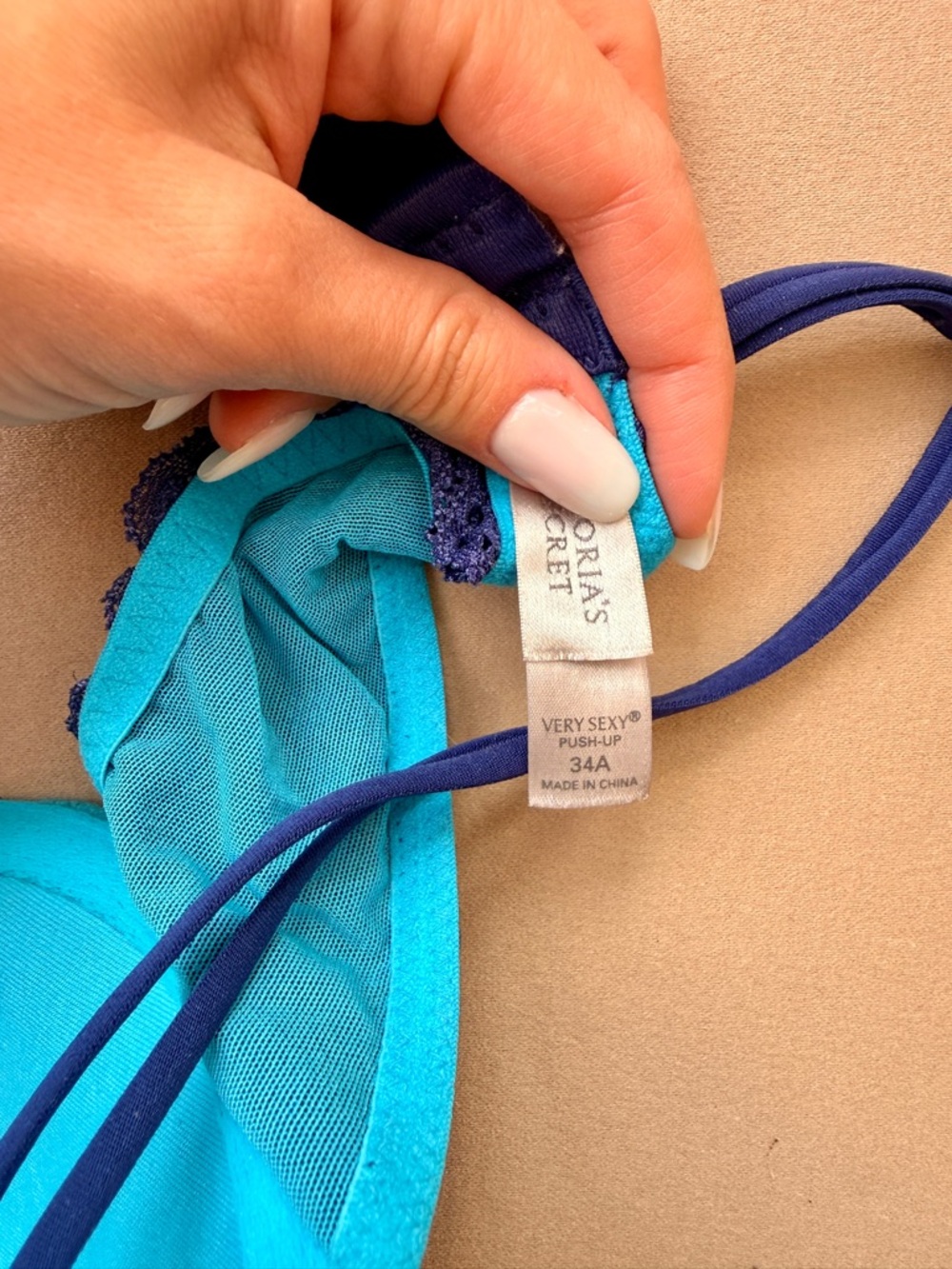Victoria's Secret Bright Turquoise and Deep Blue Push-Up Bra - Picture 2 of 2
